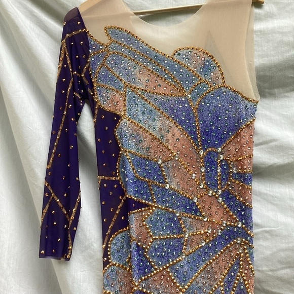 Unbranded purple and gold sparkly one sleeved body con costume, size medium - Picture 3 of 11